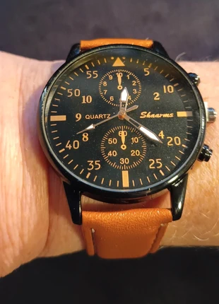 Jolie montre homme Quartz noire, bracelet camel, marque: Quartz, état: Neuf sans étiquette, taille: 39–42 mm, 6,00 €, 7,00 € Protection acheteurs incluse