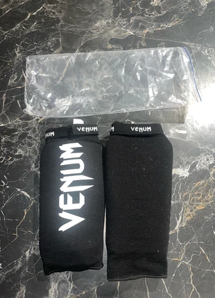 Protège tibias Venum, brand: Venum, condizioni: Nuovo senza cartellino, €10.00, €11.20 include la Protezione acquisti Pro