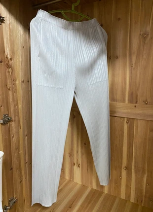 Plissé Broek – Handig & Veelzijdig, Prettig om Te Dragen, merk: Pleats Please Issey Miyake, staat: Nieuw zonder prijskaartje, maat: M / 38 / 10, € 98,00, € 103,60 inclusief Kopersbescherming