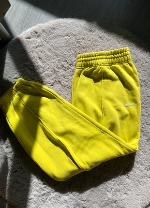 Jogging Solo Swoosh Nike Jaune Oversize / Taille XL, marque: Nike, état: Très bon état, taille: XL, 29,90 €, 32,10 € Protection acheteurs incluse