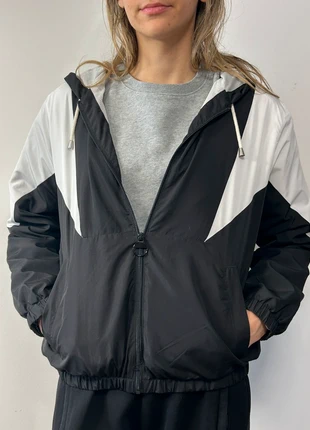 Windbreaker schwarz-weiß, brand: Terranova, condizioni: Ottime, taglia: S / IT 40 / EU 36, €3.00, €3.85 include la Protezione acquisti