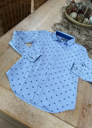 Lichtblauw dun feesthemd maat 12 jaar, merk: Superstar, staat: Heel goed, maat: 12 jaar / 152 cm, € 10,00, € 11,20 inclusief Kopersbescherming