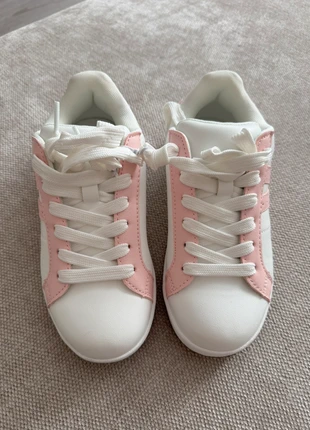 Mooie kinder sportschoenen van L&D maat 34 nieuw!, marca: L&D, estado: Novo com etiquetas, tamanho: 34, €9.95, €11.15 inclui Proteção do Comprador