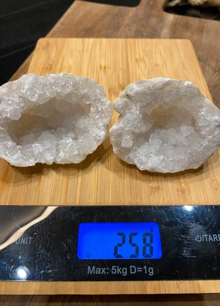 Geode bergkristal kwarts set - geode quartz set - edelstenen- crystal geode, merk: Mineralogie, staat: Heel goed, € 6,45, € 7,47 inclusief Kopersbescherming