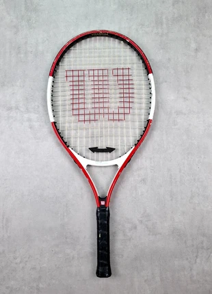 Raquette de tennis Wilson rouge pour enfant - modèle Roger Federer, merk: Wilson, staat: Heel goed, € 9,00, € 10,15 inclusief Kopersbescherming