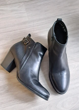 Jolie bottines vrai cuir  noir Pierre Cardin taille 41, merk: Pierre Cardin, staat: Heel goed, maat: 41, € 26,00, € 28,00 inclusief Kopersbescherming