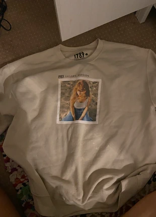 Taylor swift jumper, brand: Taylor Swift, condition: Good, size: L / UK 16-18, £15.00, £16.45 includes Buyer Protection