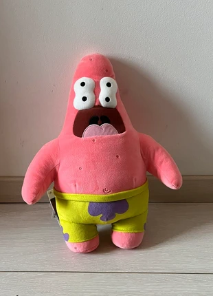 Peluche Patrick Star Uniqlo x CPFM, marke: Uniqlo, zustand: Neu, mit Etikett, größe: Einheitsgröße, 40,00 €, 42,70 € inklusive Vinted-Käuferschutz