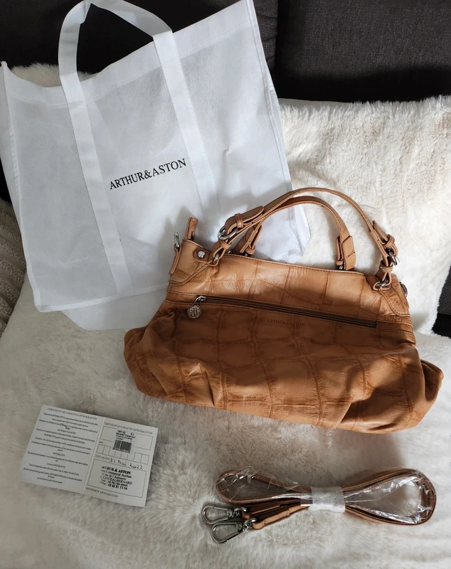 sac en cuir Arthur & Aston neuf en cuir de vachette porté main ou epaule en cuir de vachette camel