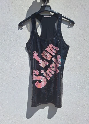 Canotta nera con scritta in paillette, brand: Royal Collection, condizioni: Ottime, taglia: M / IT 42 / EU 38, €4.00, €4.90 include la Protezione acquisti