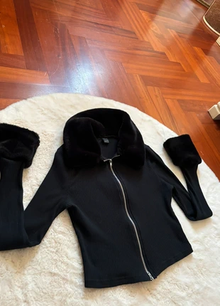 Cardigan con zip e pelliccia, marque: Cardigan, état: Neuf sans étiquette, taille: M / 38 / 10, 15,00 €, 16,45 € Protection acheteurs incluse