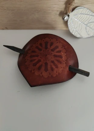 Barrette En Cuir Gravé Style Bohème | Artisanal, marke: CUIR, zustand: Sehr gut, 9,00 €, 10,15 € inklusive Vinted-Käuferschutz