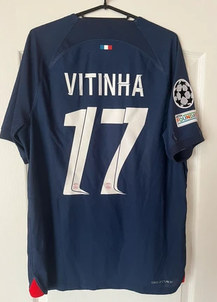 Maillot PSG Vitinha 2023 2024 domicile, merk: Nike, staat: Nieuw zonder prijskaartje, maat: M, € 89,00, € 94,15 inclusief Kopersbescherming