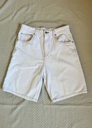 Short baggy blanc Pull&Bear en très bon état Taille EUR 38 / USA 30 / MEX 30 (M), brand: Pull & Bear, condition: Very good, size: W29, €16.00, €17.50 includes Buyer Protection