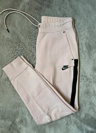 Nike sportswear Tech Fleece, marke: Nike, zustand: Sehr gut, größe: S / 36 / 8, 20,00 €, 21,70 € inklusive Vinted-Käuferschutz