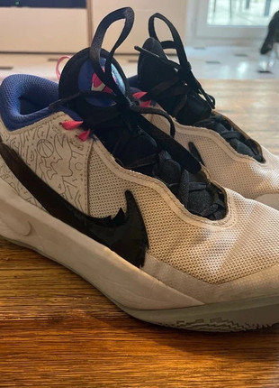 Chaussures Basketball Nike Team Hustle pointure 38, marca: Nike, estado: Muito bom, tamanho: 38, €24.00, €25.90 inclui Proteção do Comprador