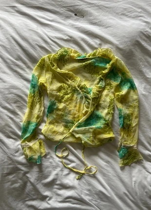 sheer wrap top with ruffle v-neck, brand: Vintage, condition: Very good, size: S / 8, £15.00, £16.45 includes Buyer Protection