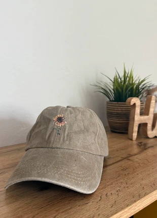 Stylische Vintage Cap mit Sonnenblume, marke: Sonstiges, zustand: Neu, größe: Einheitsgröße, 10,00 €, 11,20 € inklusive Vinted-Käuferschutz