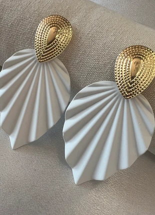 Textured Leaf Drop Earrings – Gold & White Elegance with Natural Charm, brand: C’est Bijoux, condition: Very good, £8.00, £9.10 includes Buyer Protection Pro