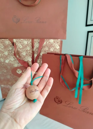Lote de 3 bolsas+ colgante bola de madera, brand: Loro Piana, condizioni: Nuovo senza cartellino, €25.00, €26.95 include la Protezione acquisti