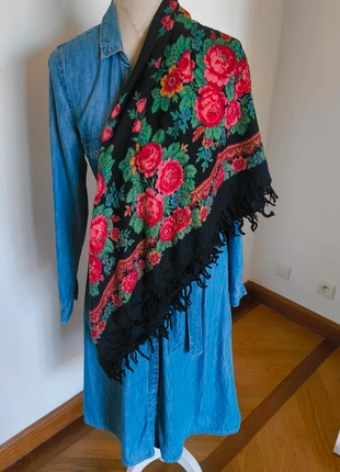 Carré foulard vintage russe fond noir et fleurs, marque: foulard, état: Très bon état, 29,00 €, 31,15 € Protection acheteurs incluse