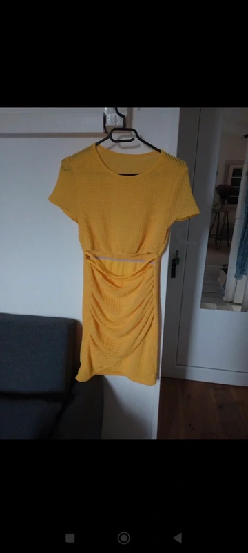 Robe jaune - photo numéro 3