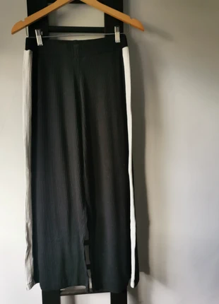 Pantalon ancho negro pull and bear M, marque: Pull & Bear, état: Très bon état, taille: M / 38 / 10, 4,20 €, 5,11 € Protection acheteurs incluse