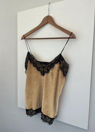 Top em veludo dourado com renda preta, marca: Bershka, estado: Muito bom, tamanho: L / 40 / 12, €6.00, €7.00 inclui Proteção do Comprador
