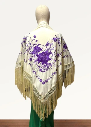 Mantón de flamenco crema con bordado morado, marca: BCN mantón crema con morado, estado: Muito bom, €10.00, €11.20 inclui Proteção do Comprador Pro