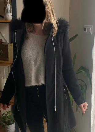 Manteau noir Cache-cache capuche fausse fourrure, brand: Cache Cache, condizioni: Nuovo senza cartellino, taglia: XS / IT 38 / EU 34, €20.00, €21.70 include la Protezione acquisti