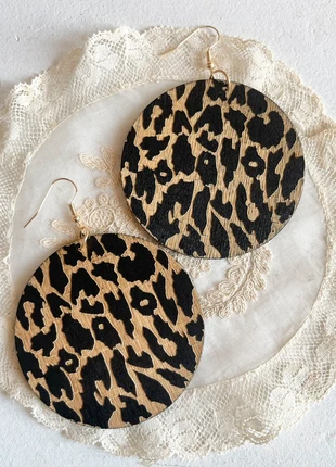 Ravissant boucles d’oreilles légères en bois motif léopard, estado: Muito bom, €12.50, €13.83 inclui Proteção do Comprador Pro