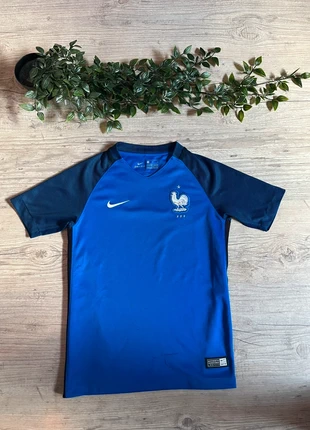 Maillot Domicile Équipe de France 2016/2017 Bleu 10 ans, marke: Nike, zustand: Sehr gut, größe: 10 Jahre / 140, 8,00 €, 9,10 € inklusive Vinted-Käuferschutz
