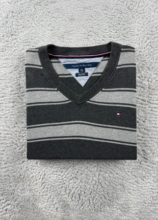 Pull col V à rayures Tommy Hilfiger | Taille XXL | Gris Logo Brodé, marque: Tommy Hilfiger, état: Très bon état, taille: XXL, 19,90 €, 21,60 € Protection acheteurs (Pro) incluse