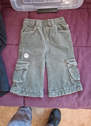 Pantalon velours fin, merk: Obaïbi, staat: Heel goed, maat: 9-12 maanden / 74 cm, € 1,00, € 1,75 inclusief Kopersbescherming
