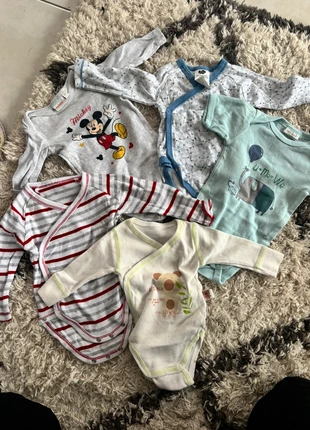 5 bodies manches longues, marque: Disney, état: Bon état, taille: 3-6 mois / 62 cm, 4,50 €, 5,43 € Protection acheteurs incluse