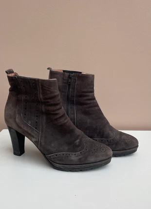 Enkellaarsjes suède met hak, brand: Lilian, condizioni: Buone, taglia: 40.5, €10.00, €11.20 include la Protezione acquisti