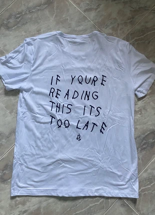 T-shirt Drake “If You’re Reading This, It’s Too Late”, merk: YKK, staat: Heel goed, maat: L, € 11,90, € 13,20 inclusief Kopersbescherming