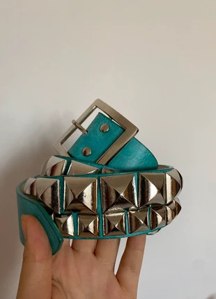 Ceinture y2k clous turquoise 💍, brand: Vintage Dressing, condizioni: Nuovo con cartellino, taglia: Regolabile, €15.00, €16.45 include la Protezione acquisti