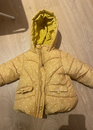 Winterjas geel stippen pufferjacket, merk: Zara, staat: Heel goed, maat: 12-18 maanden / 80 cm, € 4,50, € 5,43 inclusief Kopersbescherming