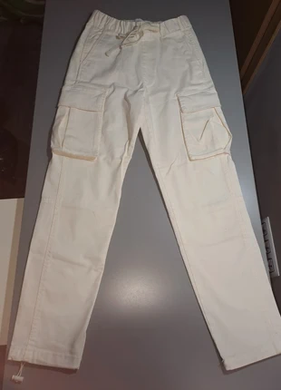 Pantalones cargo beige de Bershka talla 32., marque: Bershka, état: Neuf sans étiquette, taille: XXS / 32 / 4, 10,00 €, 11,20 € Protection acheteurs incluse