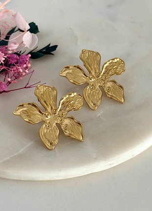 Boucles d’oreilles dorées pendantes formes fleurs - Acier Inoxydable, marque: Boutique Parisienne, état: Très bon état, 24,00 €, 25,90 € Protection acheteurs (Pro) incluse