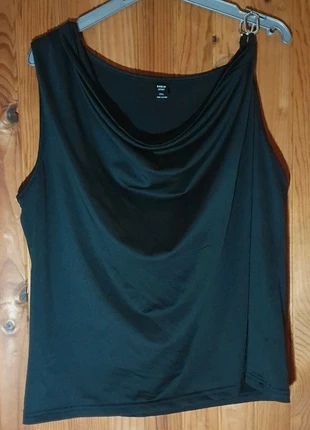 Joli tee-shirt noir asymétrique taille XL, marke: Shein, zustand: Sehr gut, größe: XL / 42 / 14, 8,00 €, 9,10 € inklusive Vinted-Käuferschutz