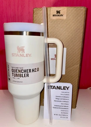Gourde Stanley crème, brand: Stanley, condition: New with tags, €30.00, €32.20 includes Buyer Protection