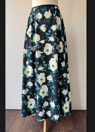 Vintage Floral Maxi Skirt - Black White Green Roses - Lightweight Fabric - 34 - Romantic Cottagecore, merk: Vintage Dressing, staat: Heel goed, maat: XS / 34 / 6, € 29,00, € 31,15 inclusief Kopersbescherming Pro