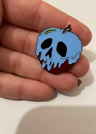 Pins pomme flanche neige, marque: Disney, état: Neuf sans étiquette, 7,90 €, 9,00 € Protection acheteurs incluse