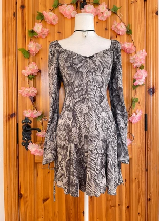 Snakeskin Print Long Sleeve Dress | Sweetheart Neckline | Bust Bow Detail | 706., brand: Lolita, condition: Very good, size: M / 38 / 10, €19.50, €21.18 includes Buyer Protection