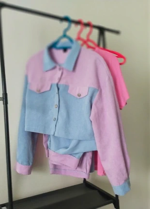 Two-tone pink & blue set in corduroy – trendy and comfortable look, marque: Zara, état: Neuf sans étiquette, taille: M / 38 / 10, 14,00 €, 15,40 € Protection acheteurs incluse