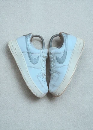 Paire de air force one taille 37.5 en très bon état, marke: Nike, zustand: Sehr gut, größe: 37.5, 24,00 €, 25,90 € inklusive Vinted-Käuferschutz