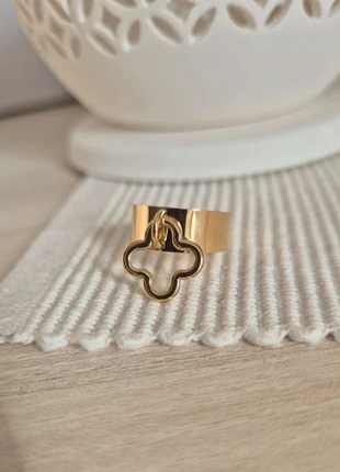 Bague femme acier inoxydable dorée et pampille trèfle, ajustable, staat: Nieuw zonder prijskaartje, maat: Aanpasbaar, € 8,00, € 9,10 inclusief Kopersbescherming