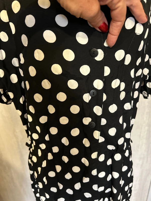 Robe noir à pois blancs - photo numéro 4